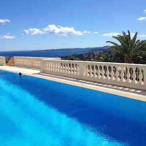Aux Issambres, Idéal Pour Profiter Du Golf De St Tropez Les Issambres